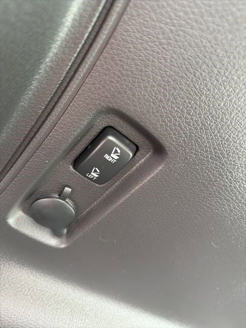 Used 2010 Lincoln MKX AWD image 17