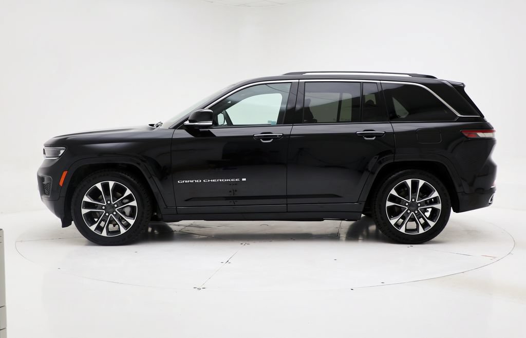 Used 2023 Jeep Grand Cherokee Overland w/ Luxury Tech Group IV AWD/4WD image 5