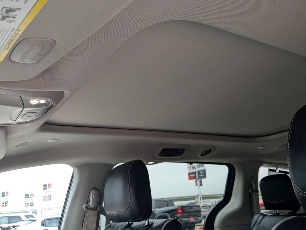 Used 2023 Chrysler Pacifica Limited image 16