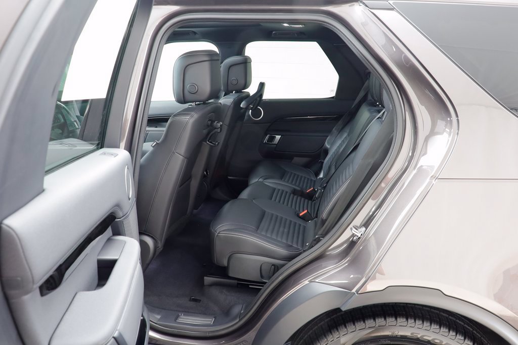 New 2025 Land Rover Discovery S AWD/4WD image 15