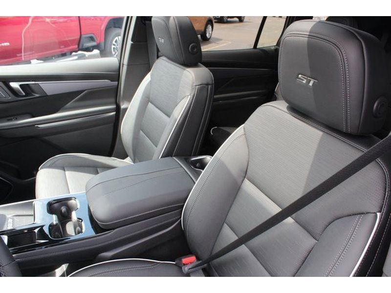 New 2026 Buick Enclave Sport Touring w/ Power Package image 2