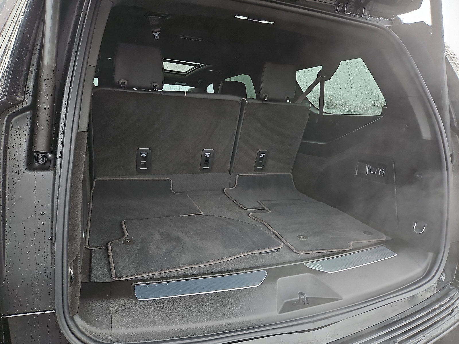 Certified 2026 Cadillac Escalade ESV Sport w/ LPO, ONYX Package image 31