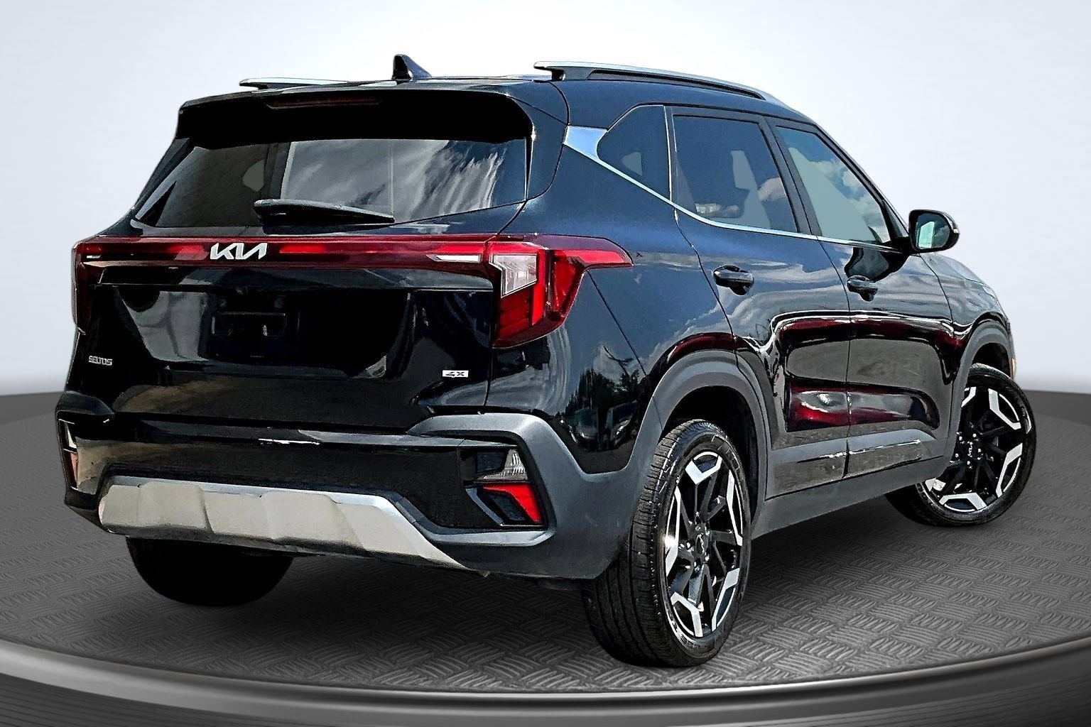 Used 2024 Kia Seltos SX AWD/4WD image 5