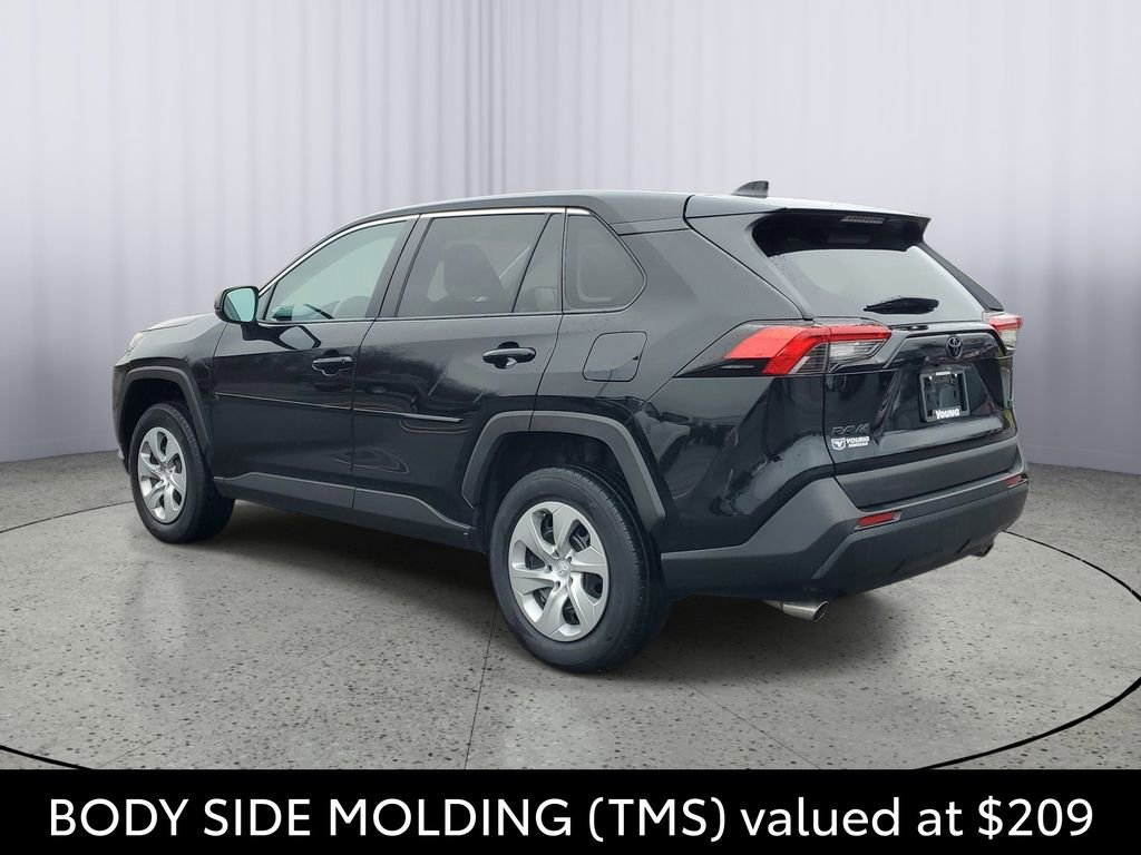 Used 2022 Toyota RAV4 LE image 4