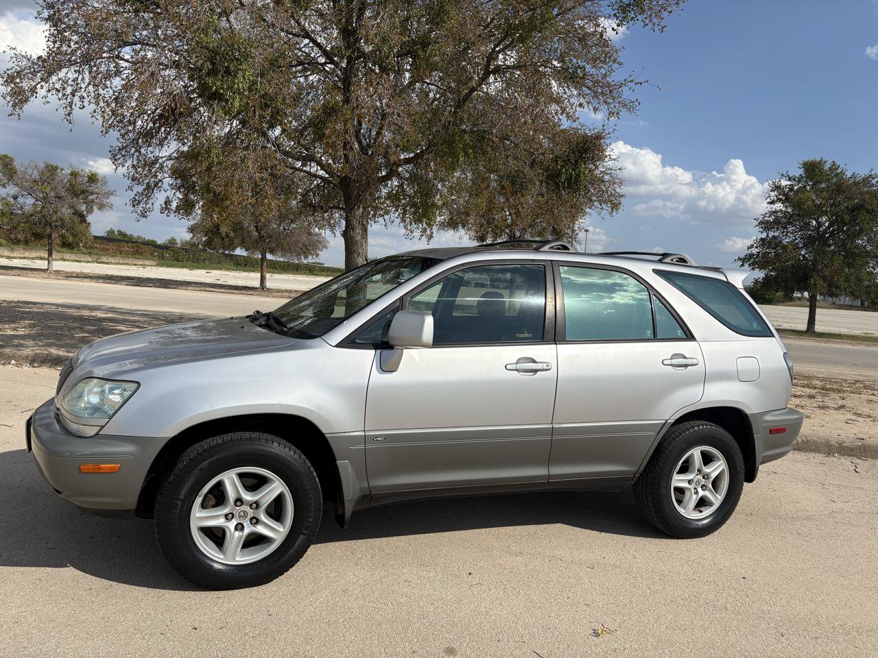Used 2001 Lexus RX 300 w/ Premium Pkg Plus FWD image 3