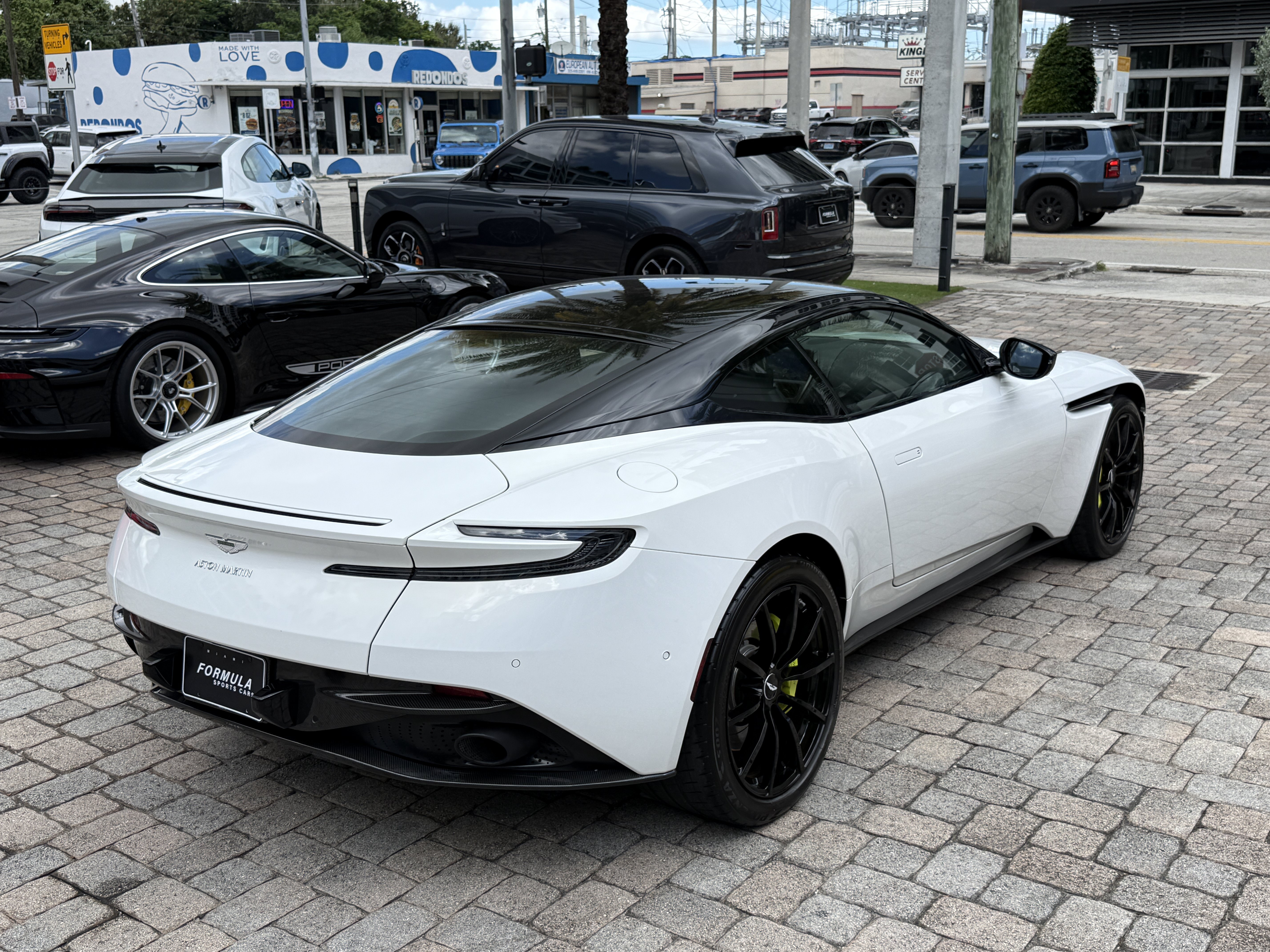 Used 2020 Aston Martin DB11 AMR RWD image 10