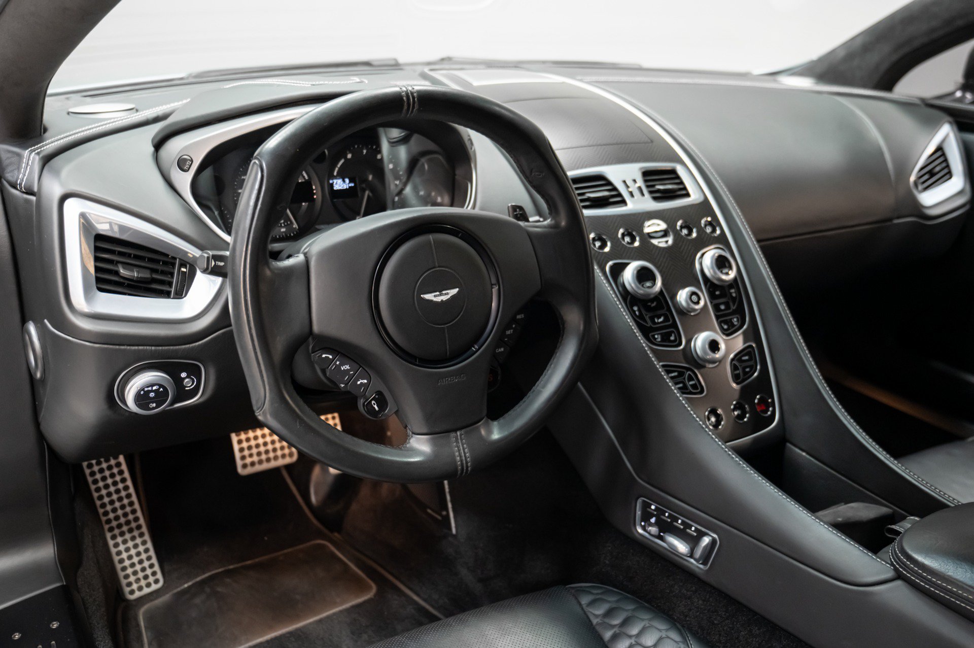 Used 2014 Aston Martin Vanquish Coupe RWD image 5
