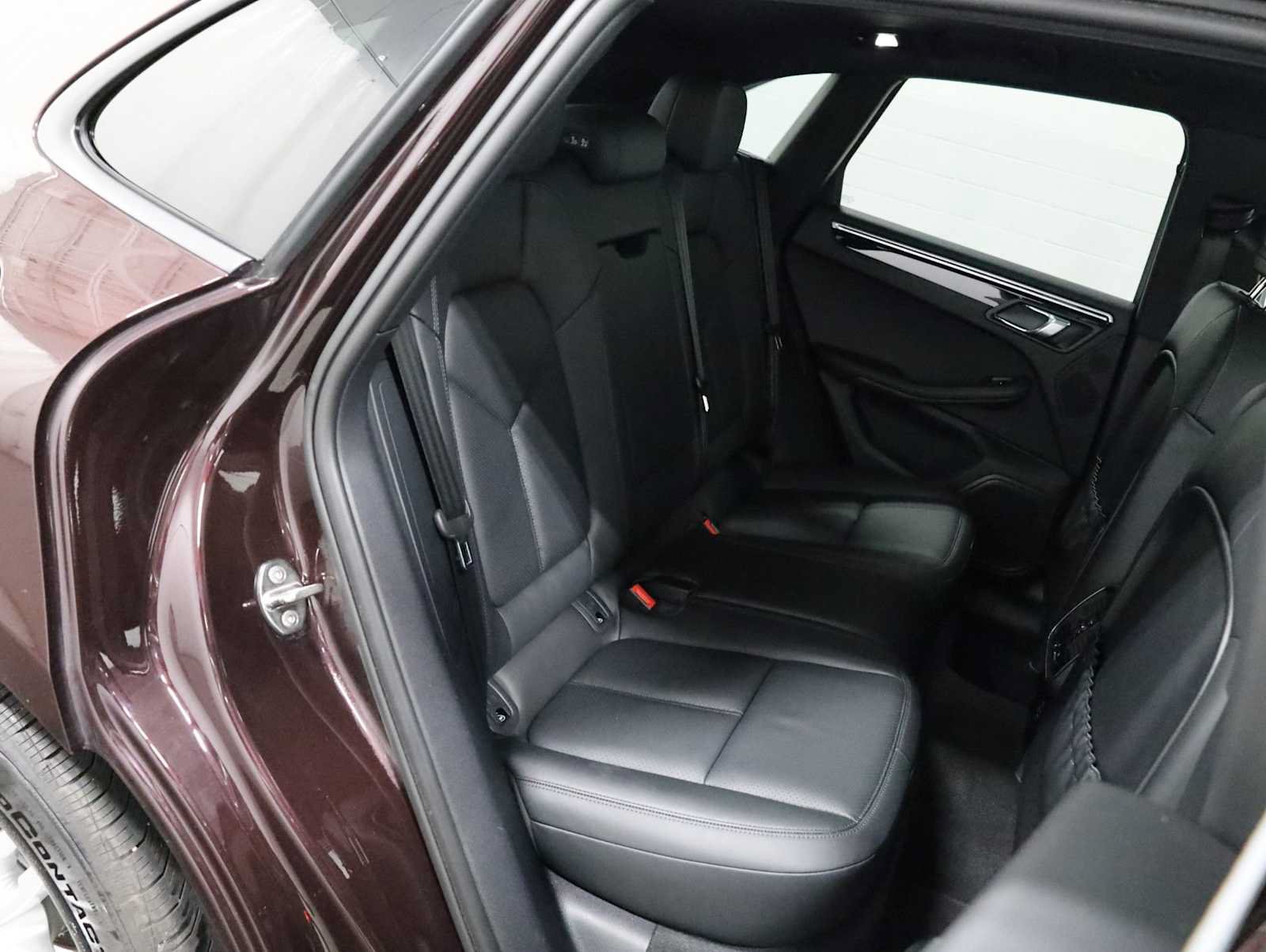 Certified 2023 Porsche Macan Turbo AWD/4WD image 37
