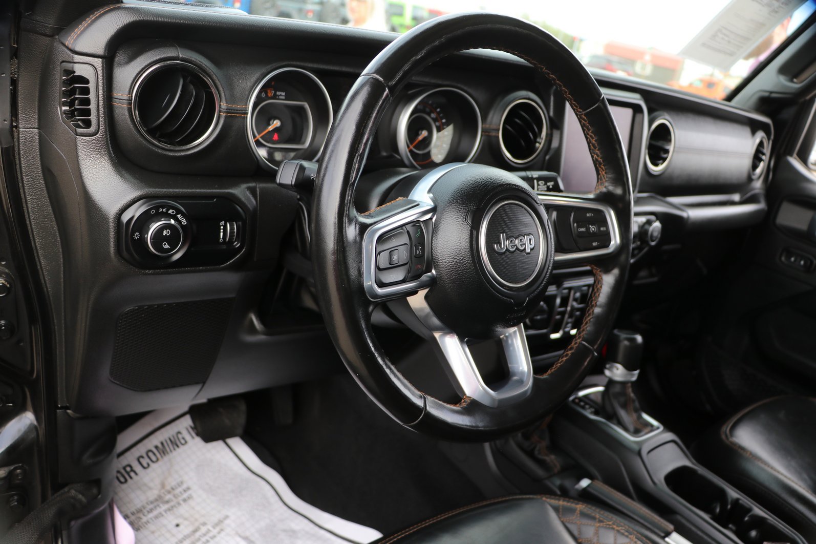 Used 2023 Jeep Gladiator Overland AWD/4WD image 13