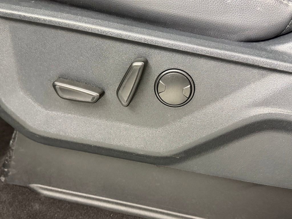 Used 2025 Ford F150 Lariat image 26