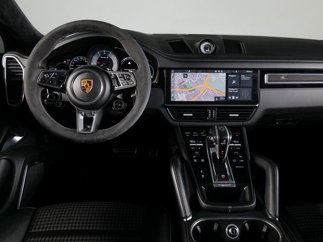 Used 2021 Porsche Cayenne Turbo S image 14