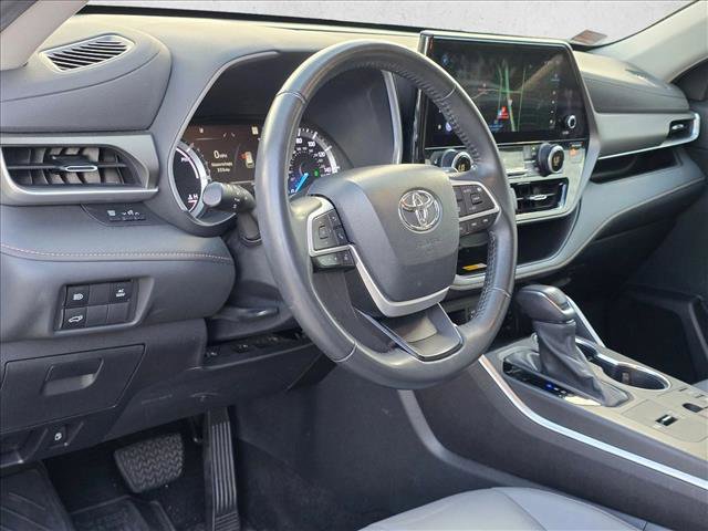 Used 2023 Toyota Highlander Bronze Edition AWD/4WD image 11