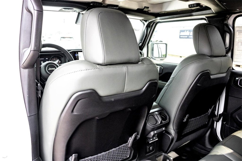 New 2025 Jeep Gladiator Mojave w/ Dual Top Group image 21
