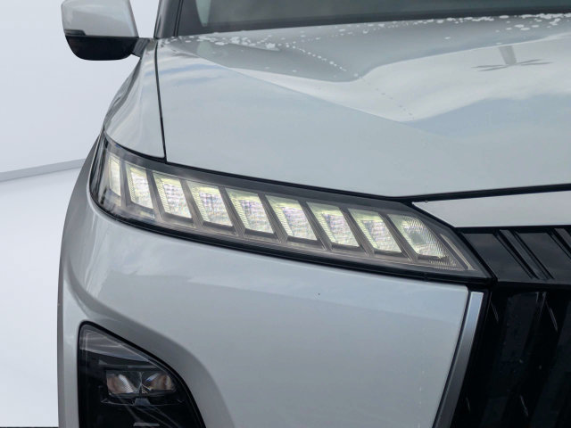 Used 2025 INFINITI QX80 Luxe RWD image 9