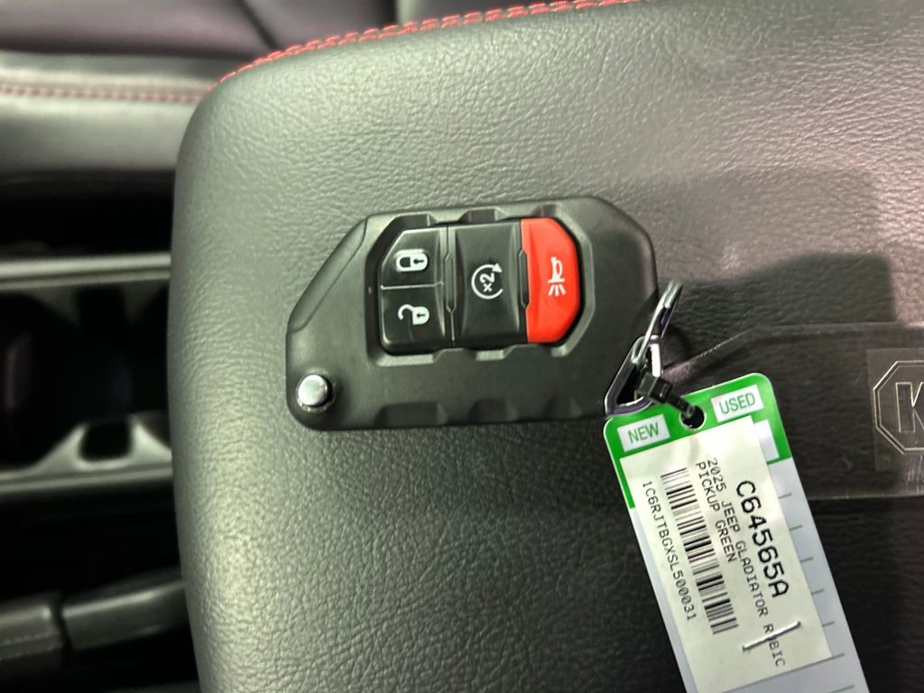 Used 2025 Jeep Gladiator Rubicon AWD/4WD image 22