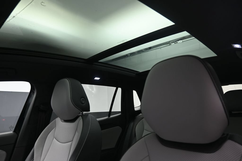 New 2026 Volkswagen Tiguan SE R-Line FWD image 18