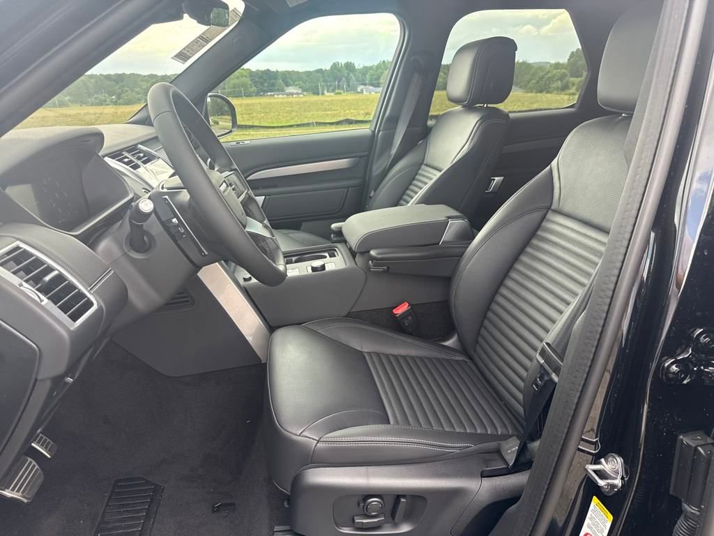New 2025 Land Rover Discovery Dynamic SE image 9