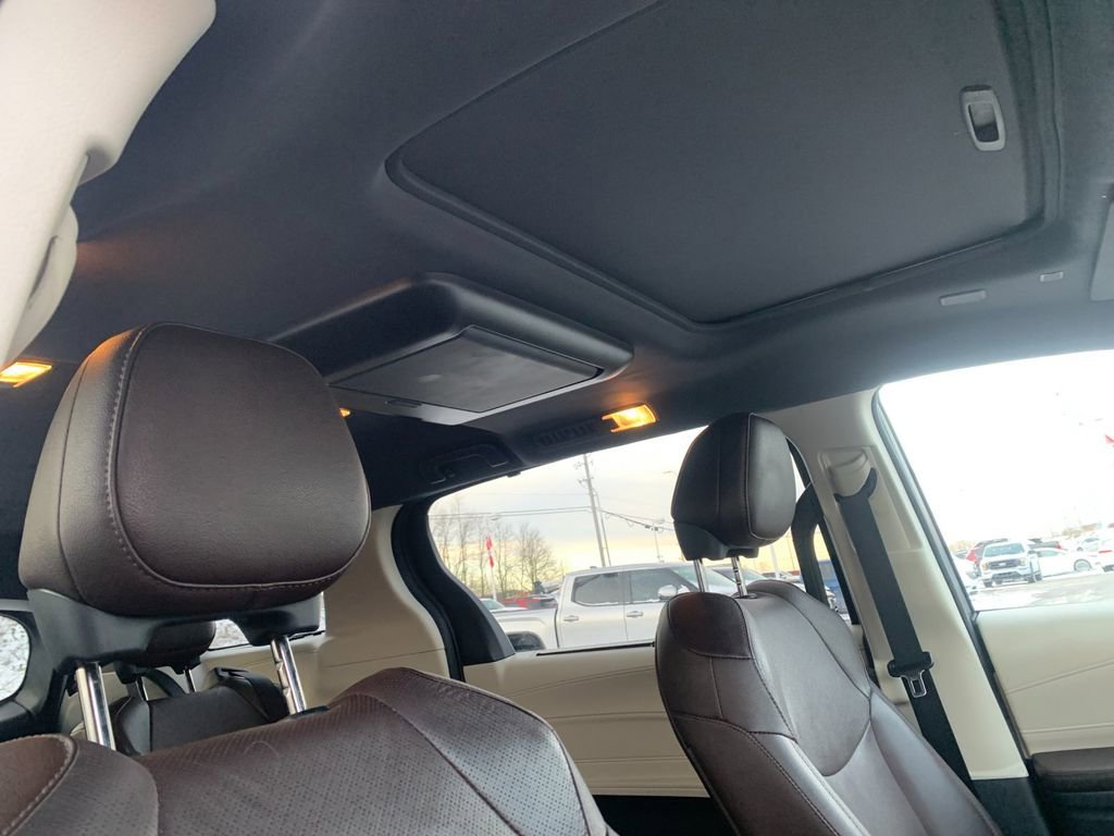 Used 2021 Toyota Sienna Platinum image 20