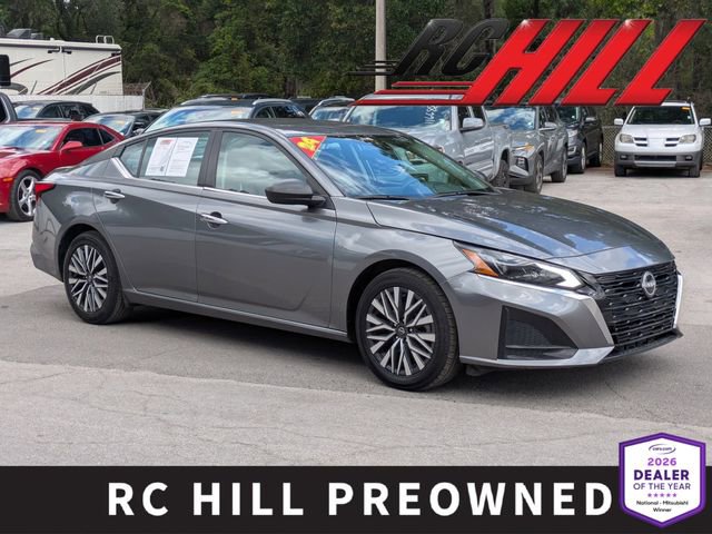 Used 2024 Nissan Altima 2.5 SV FWD image 1