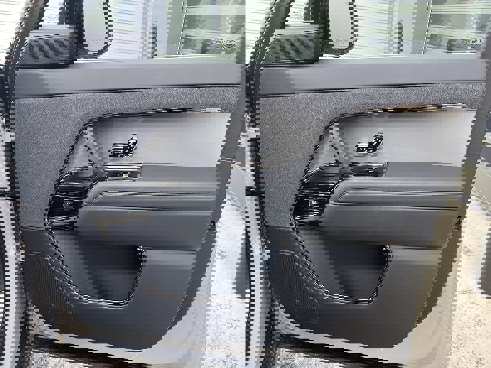 Used 2024 Land Rover Range Rover Sport SE image 14