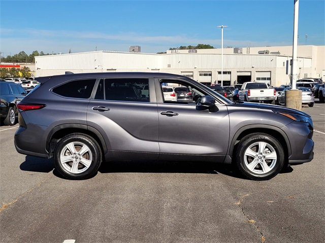 Used 2023 Toyota Highlander LE image 2