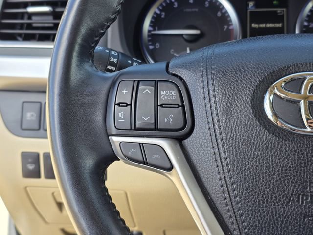 Used 2017 Toyota Highlander XLE image 24