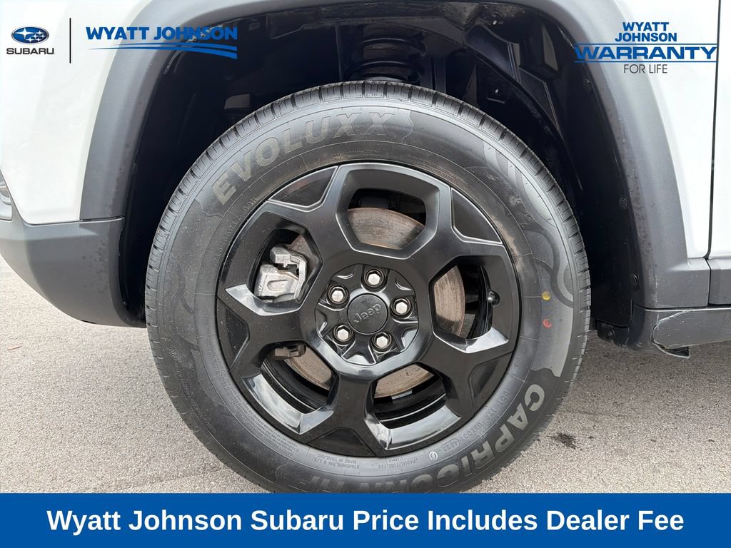 Used 2023 Jeep Compass Trailhawk AWD/4WD image 3