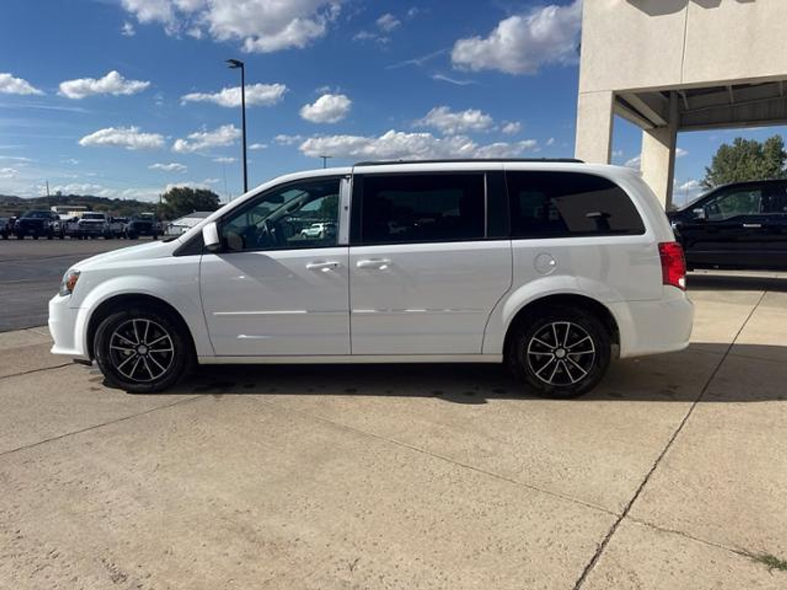 Used 2015 Dodge Grand Caravan R/T w/ Safety Sphere Group FWD image 9