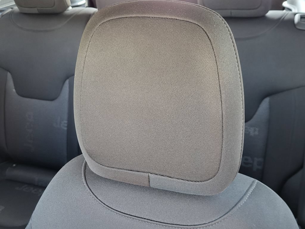 Used 2017 Jeep Renegade Latitude w/ Cold Weather Group AWD/4WD image 6