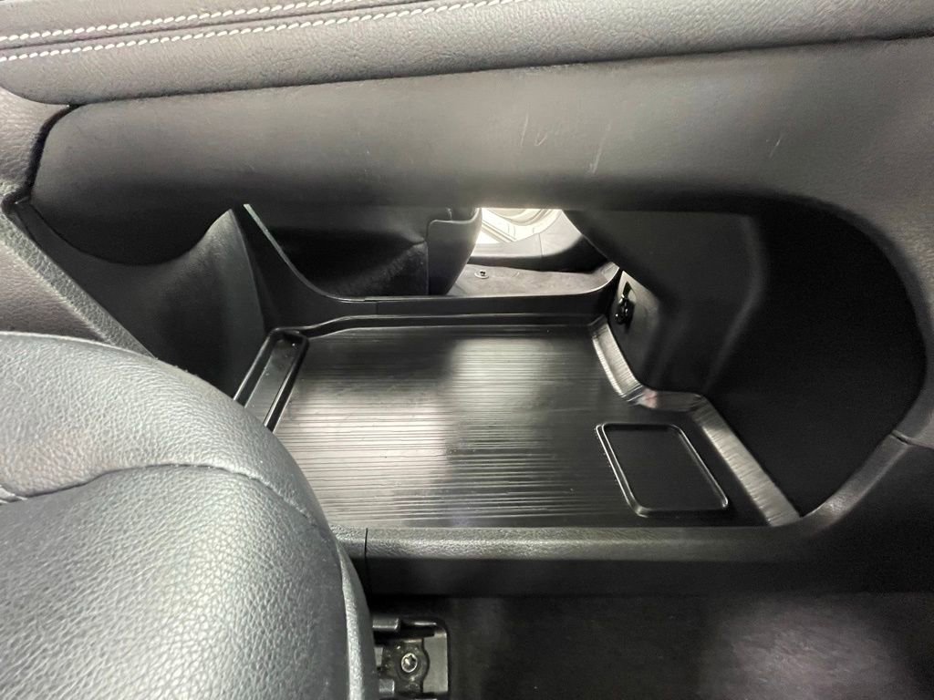 Used 2025 Toyota Sienna XSE image 16