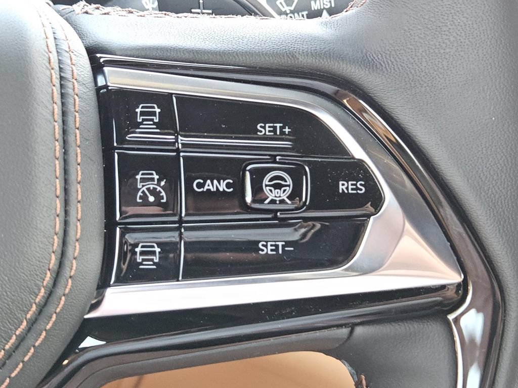 New 2026 Jeep Grand Cherokee Summit w/ Obsidian Package AWD/4WD image 18