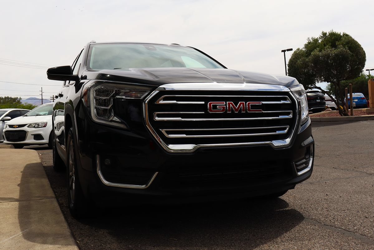 Used 2023 GMC Terrain SLT AWD/4WD image 18