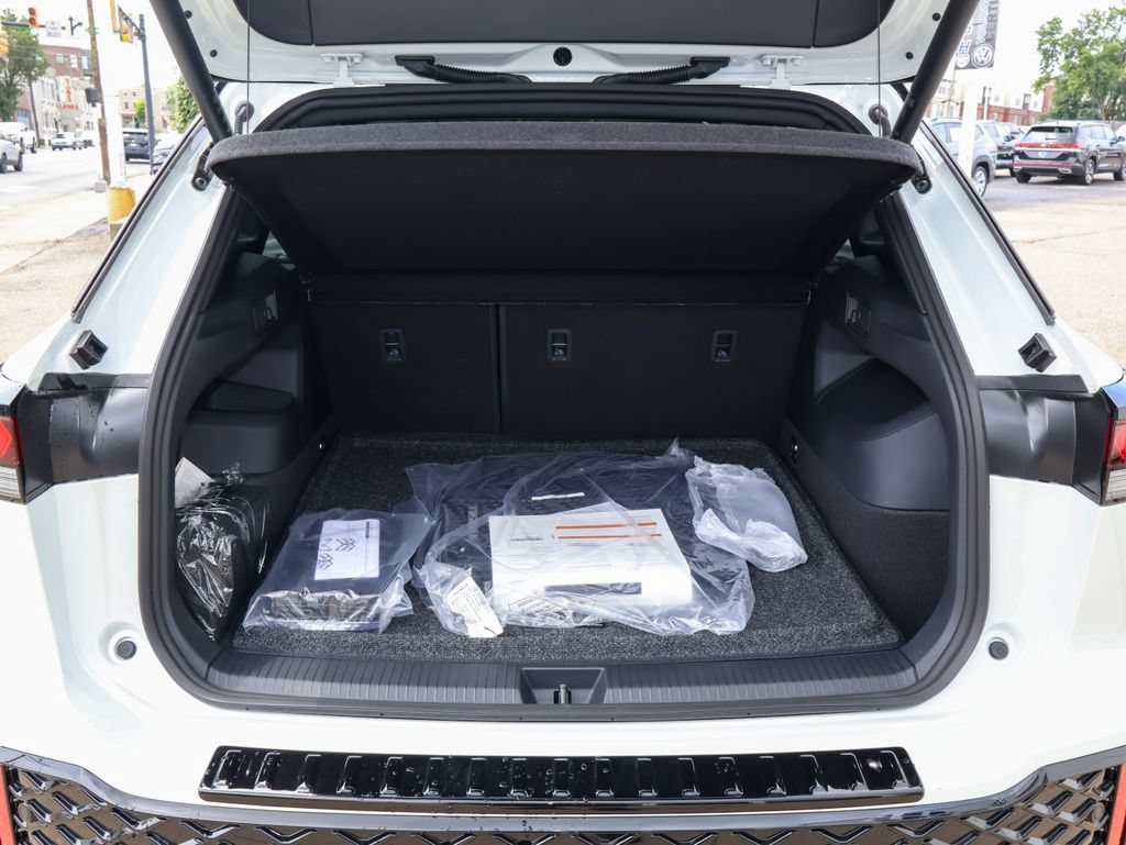 New 2026 Volkswagen Tiguan SE R-Line AWD/4WD image 10