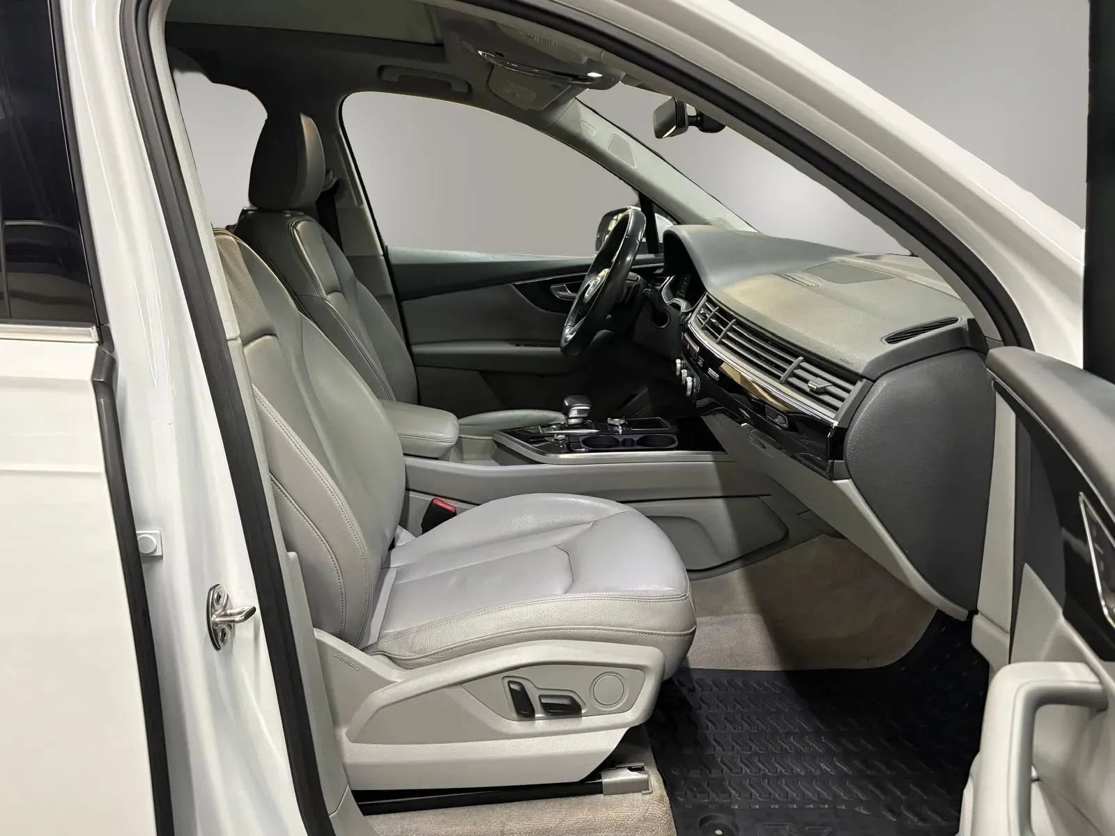 Used 2018 Audi Q7 3.0T Premium Plus w/ Premium Plus Package AWD/4WD image 22