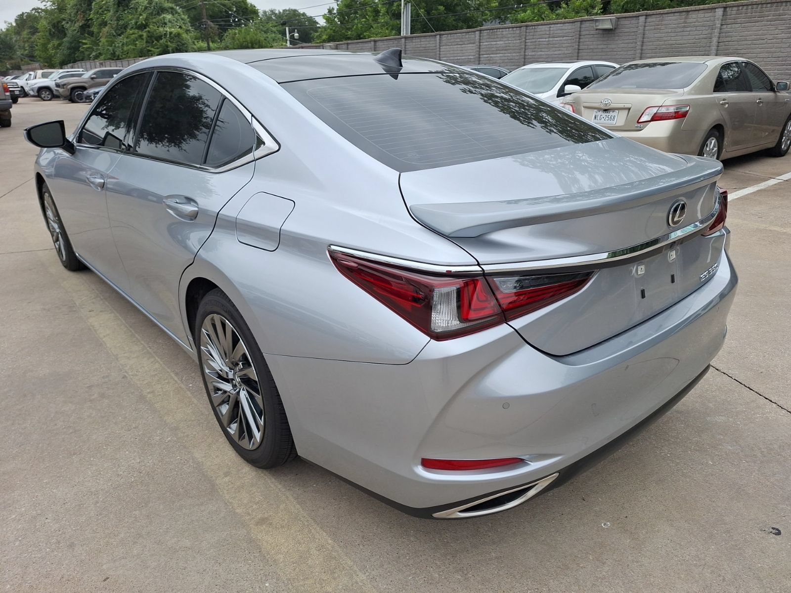 Used 2025 Lexus ES 350 Ultra Luxury FWD image 4