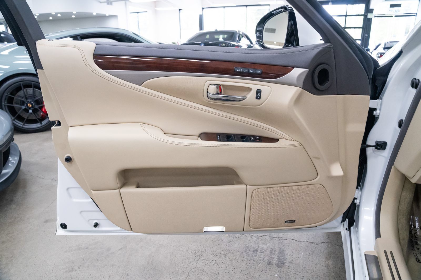 Used 2014 Lexus LS 460 w/ Comfort Package RWD image 18