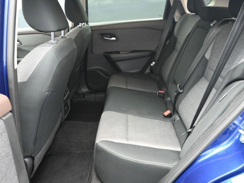 Used 2023 Nissan Rogue SV image 12