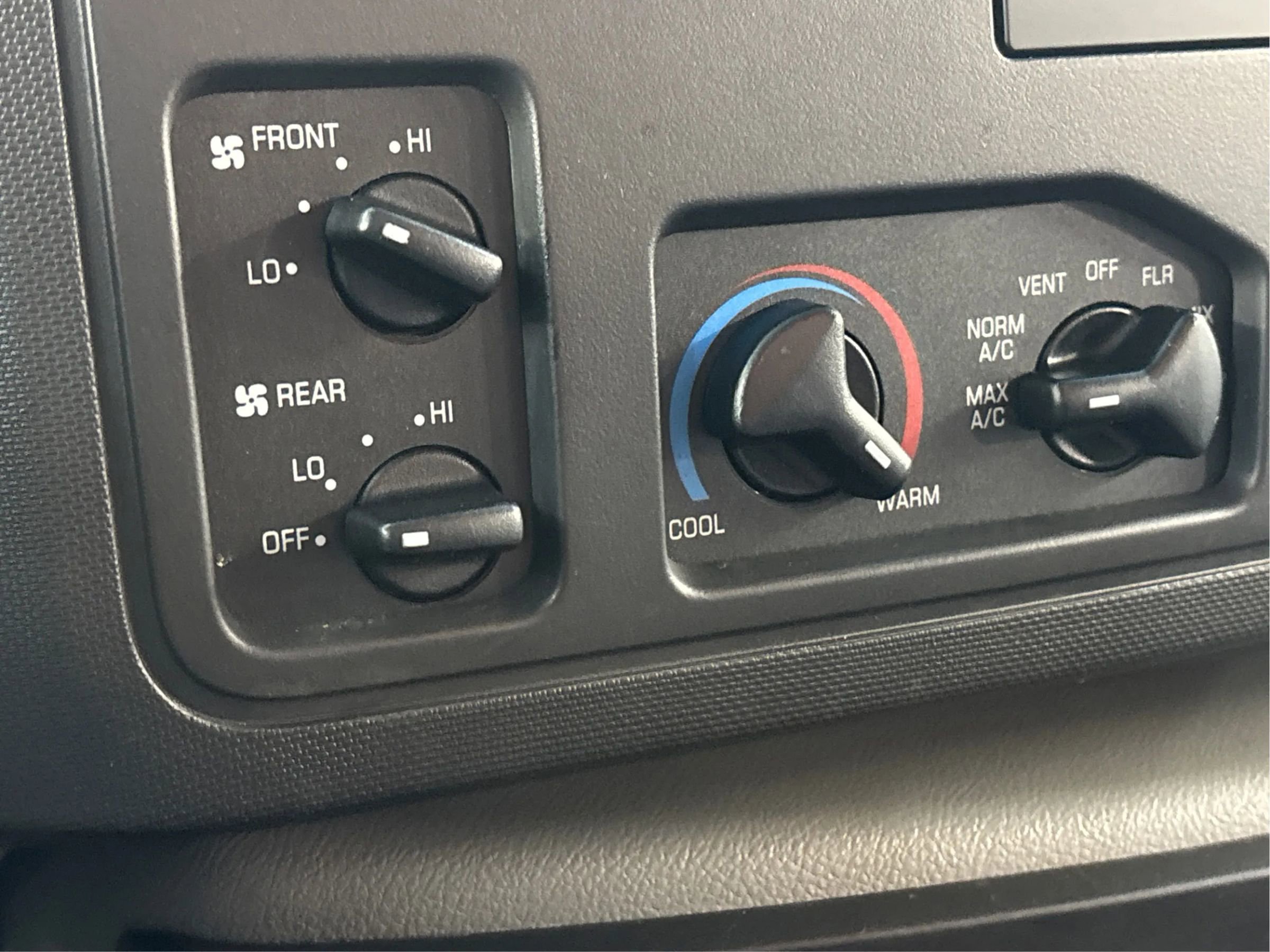 Used 2013 Ford E-250 and Econoline 250 Extended w/ PWR Group RWD image 37