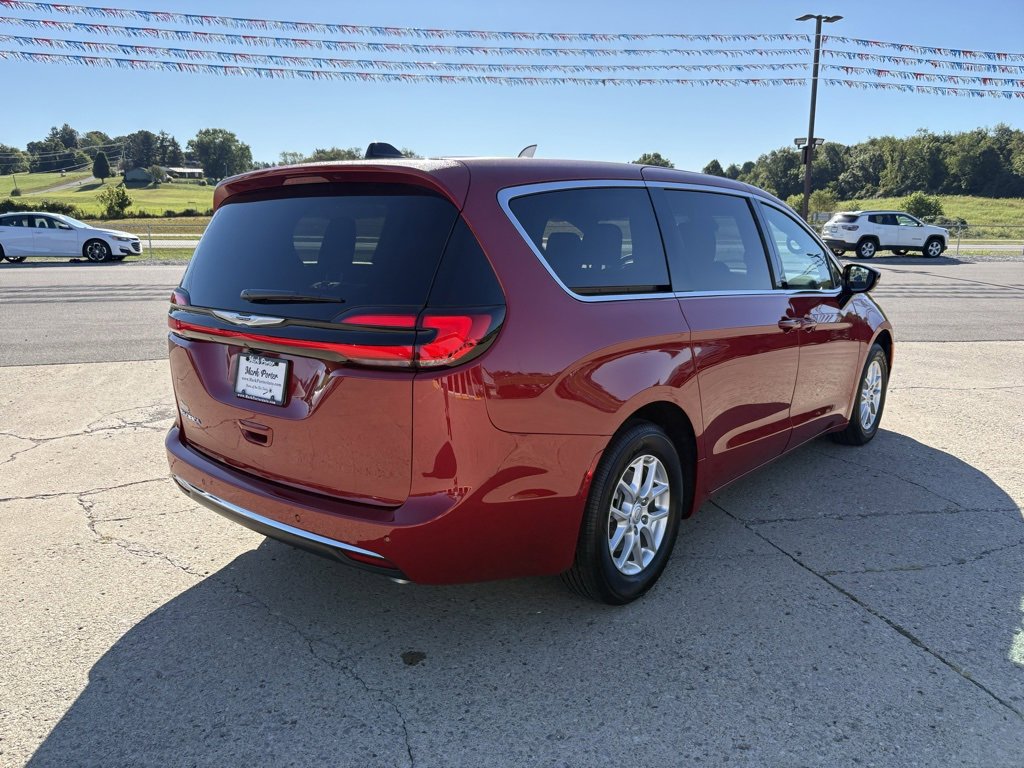 New 2026 Chrysler Pacifica Select image 5