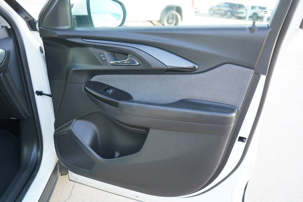 Used 2023 Chevrolet TrailBlazer LT image 16