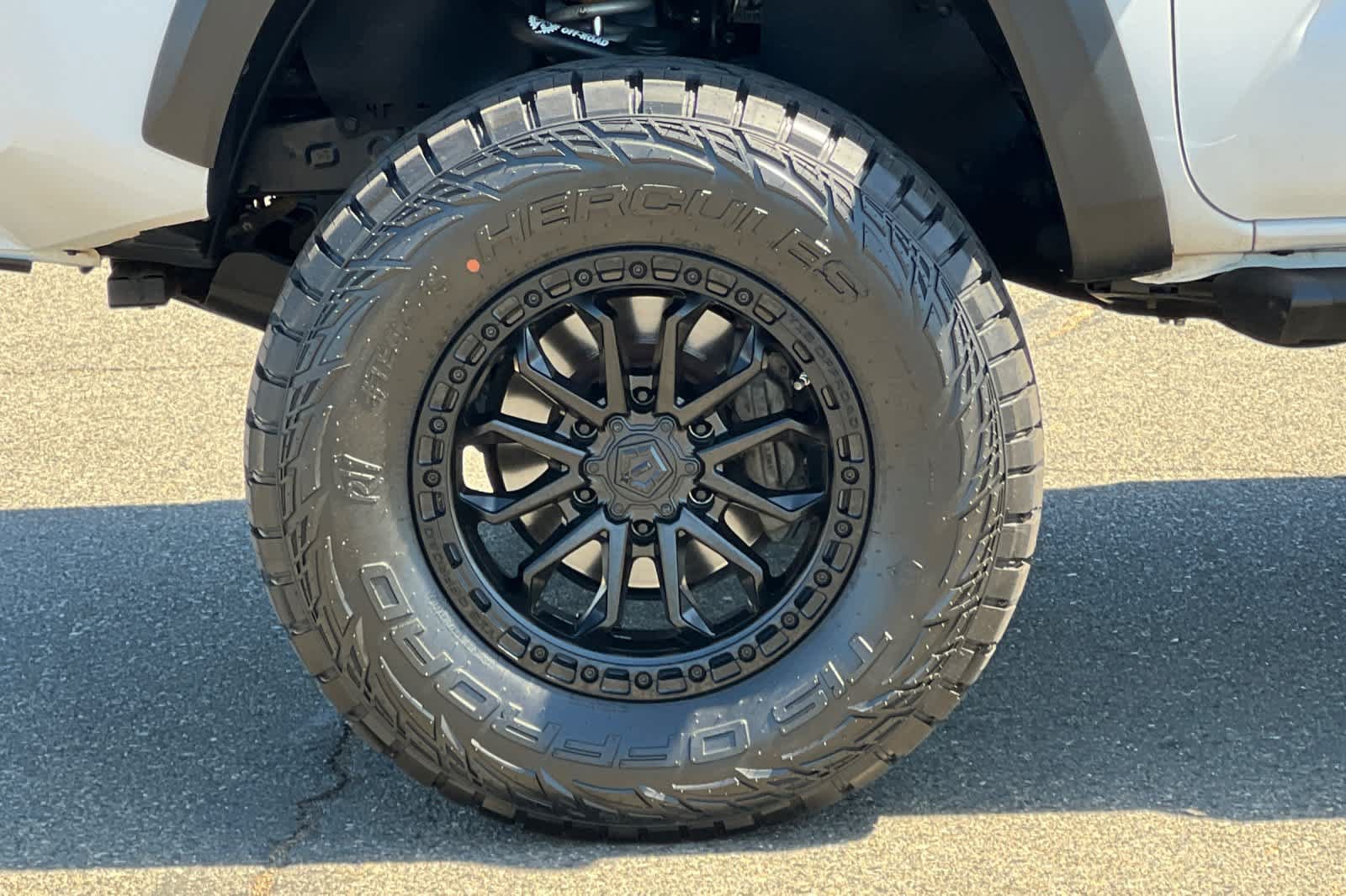 Used 2020 Toyota Tacoma TRD Off-Road w/ Technology Package RWD image 29