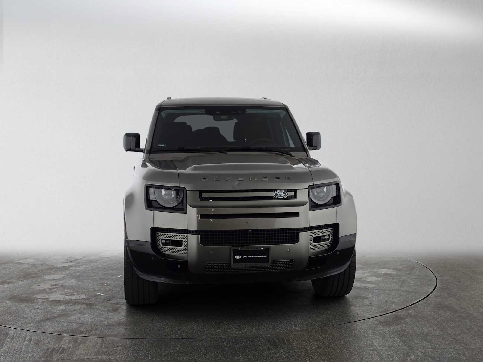 Used 2025 Land Rover Defender 110 X-Dynamic SE AWD/4WD image 8