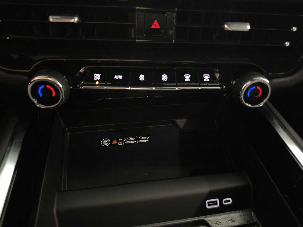 New 2025 Chevrolet Suburban Premier image 23