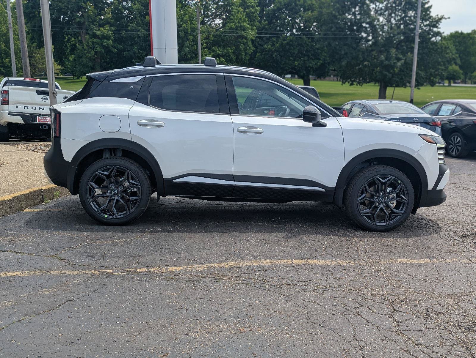 New 2026 Nissan Kicks SR w/ Cold Weather Package AWD/4WD image 9