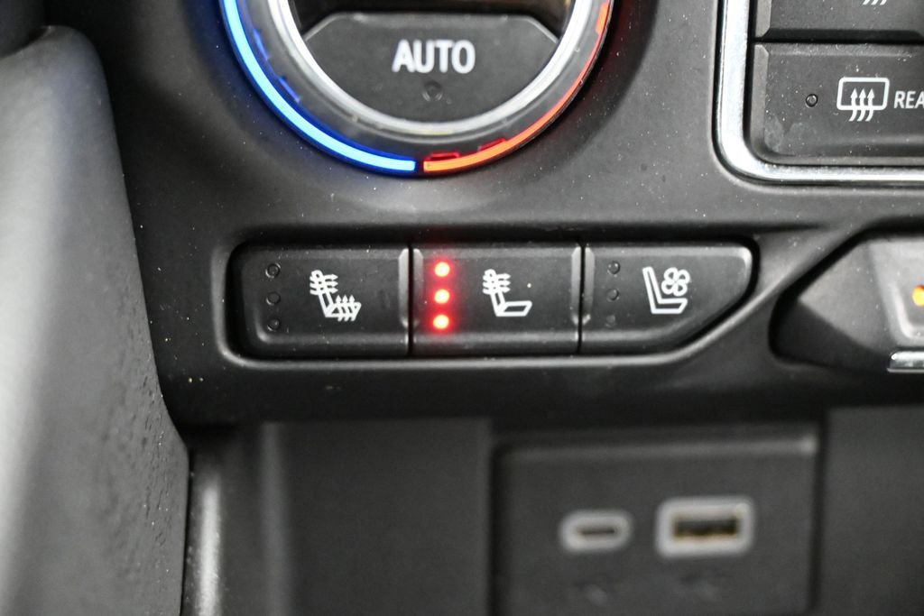 Used 2023 Chevrolet Suburban Premier AWD/4WD image 23