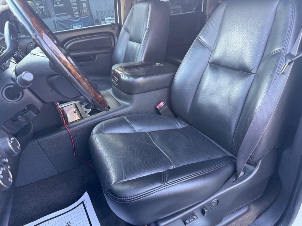 Used 2011 GMC Sierra 2500 Denali w/ Suspension Package, Off-Road AWD/4WD image 22