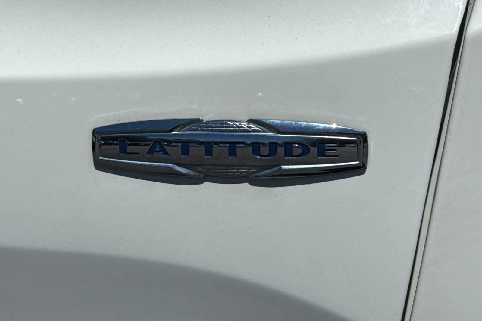 Used 2017 Jeep Renegade Latitude w/ Popular Equipment Group AWD/4WD image 12