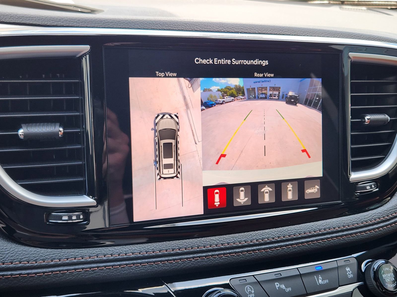 New 2026 Chrysler Pacifica Pinnacle w/ Trailer Tow Group FWD image 17