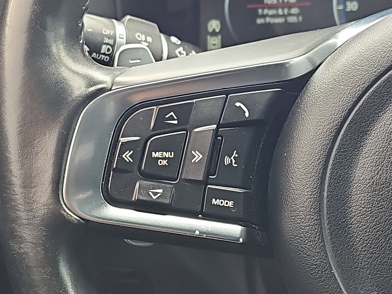 Used 2018 Jaguar XF R-Sport image 22