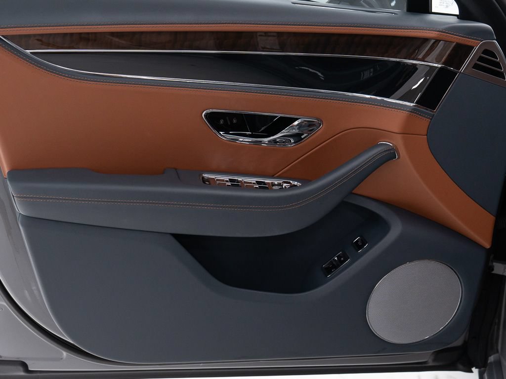 Certified 2022 Bentley Flying Spur V8 AWD/4WD image 11